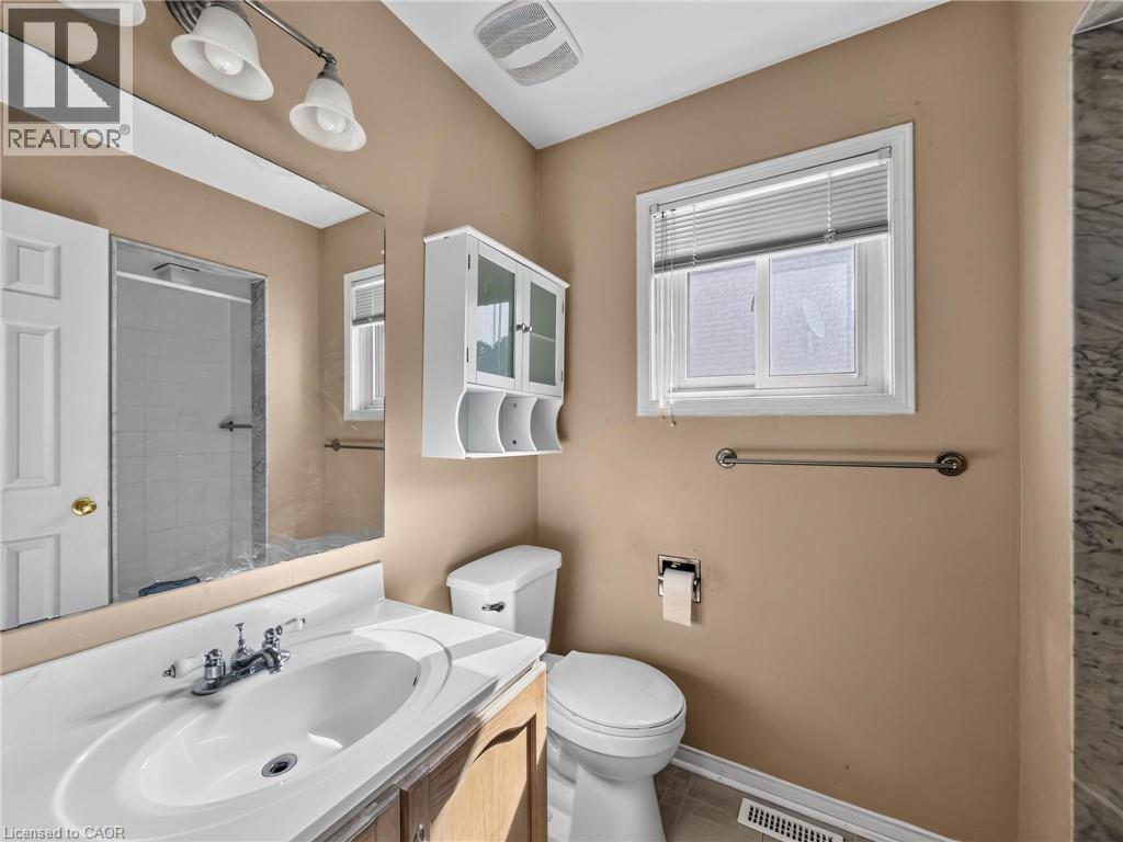 60 Attwood Drive, Cambridge, ON - Indoor Photo Showing Bathroom