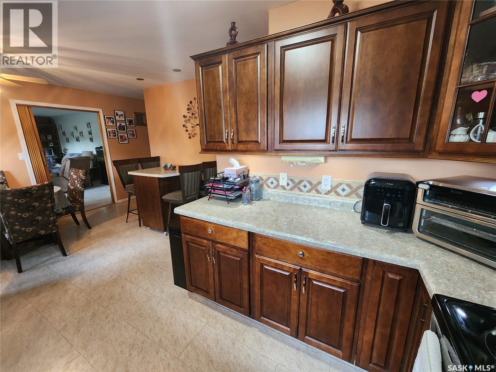 808 Assiniboia Avenue, Stoughton, SK - Indoor Photo Showing Kitchen
