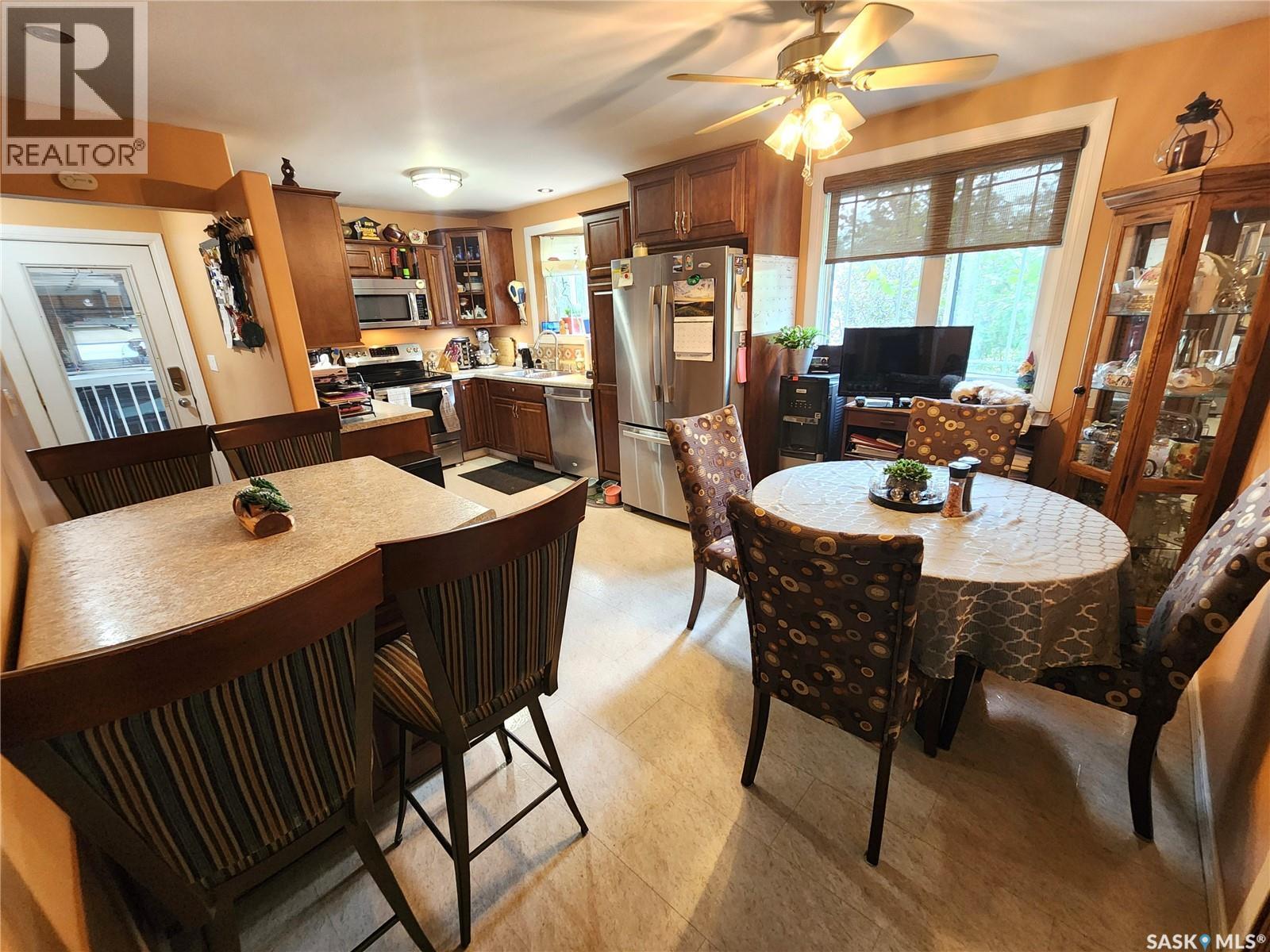 808 Assiniboia Avenue, Stoughton, SK - Indoor Photo Showing Dining Room