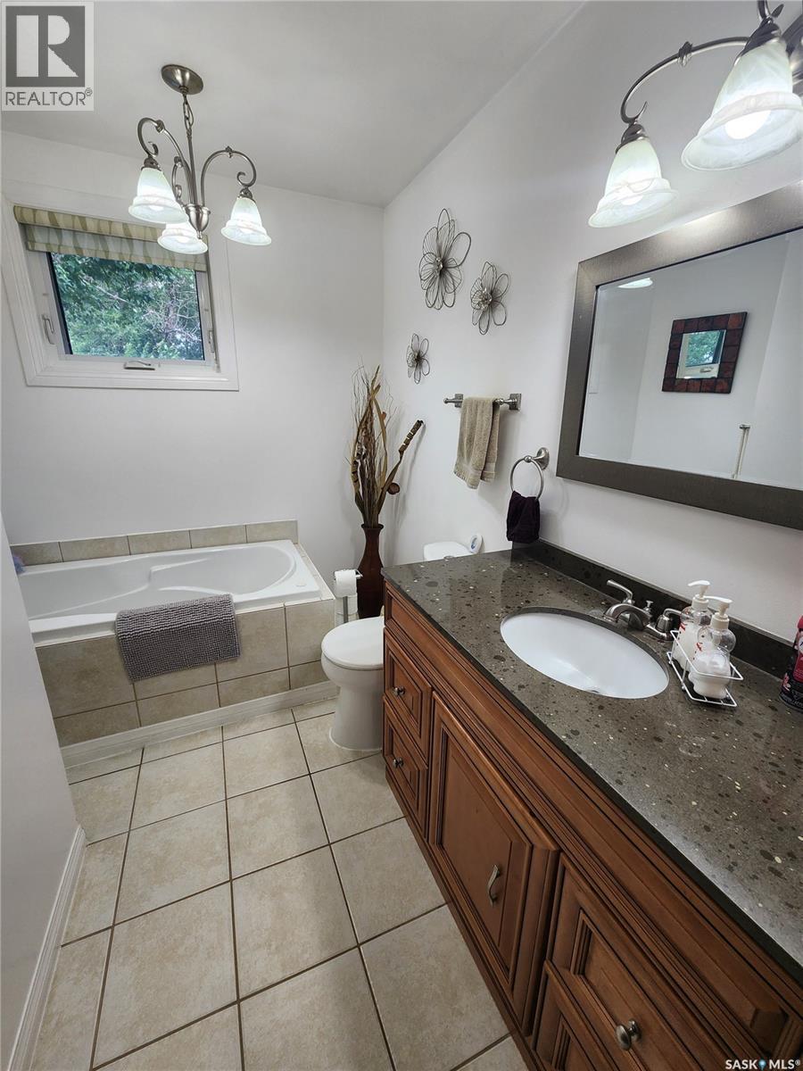 808 Assiniboia Avenue, Stoughton, SK - Indoor Photo Showing Bathroom