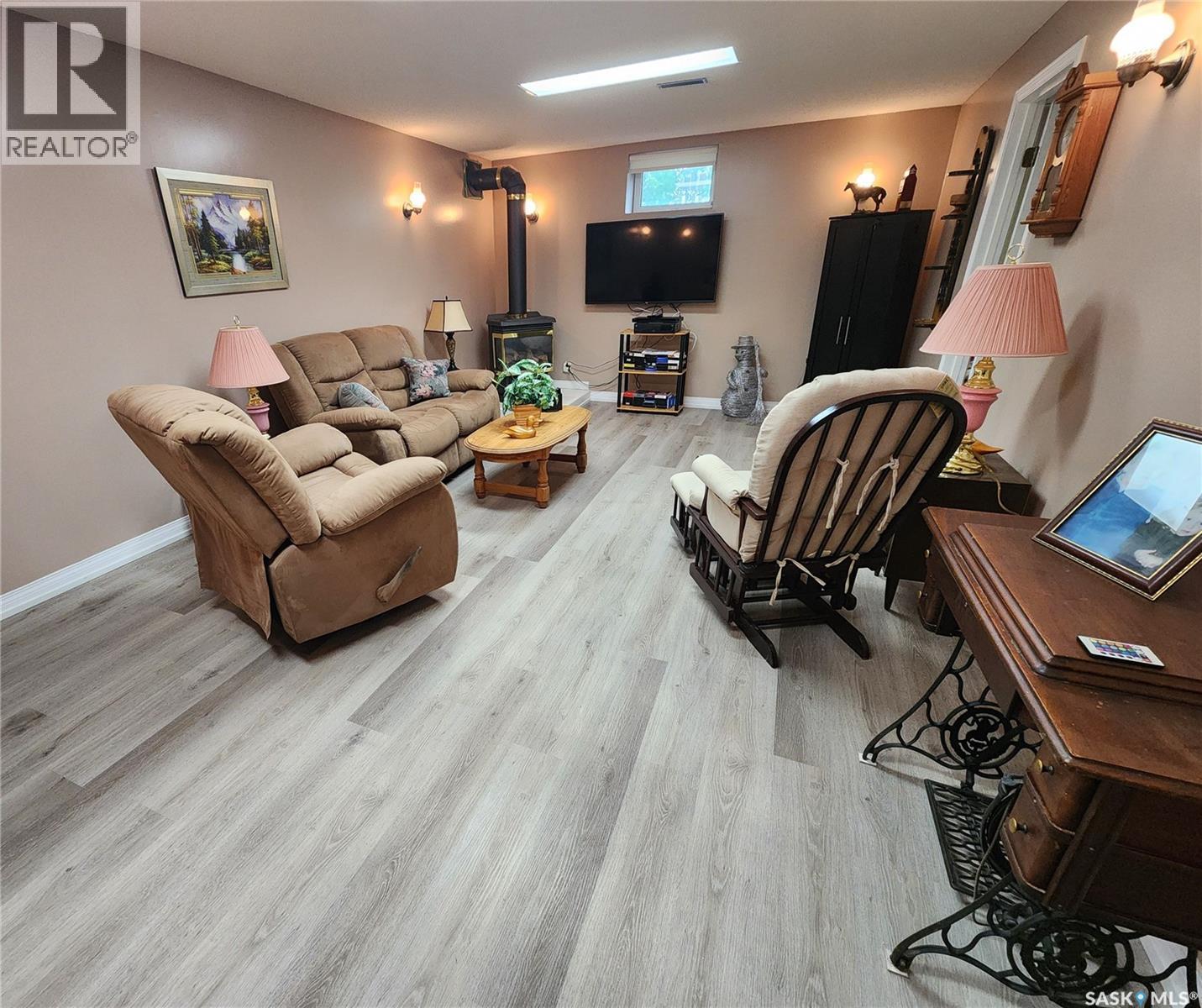 808 Assiniboia Avenue, Stoughton, SK - Indoor