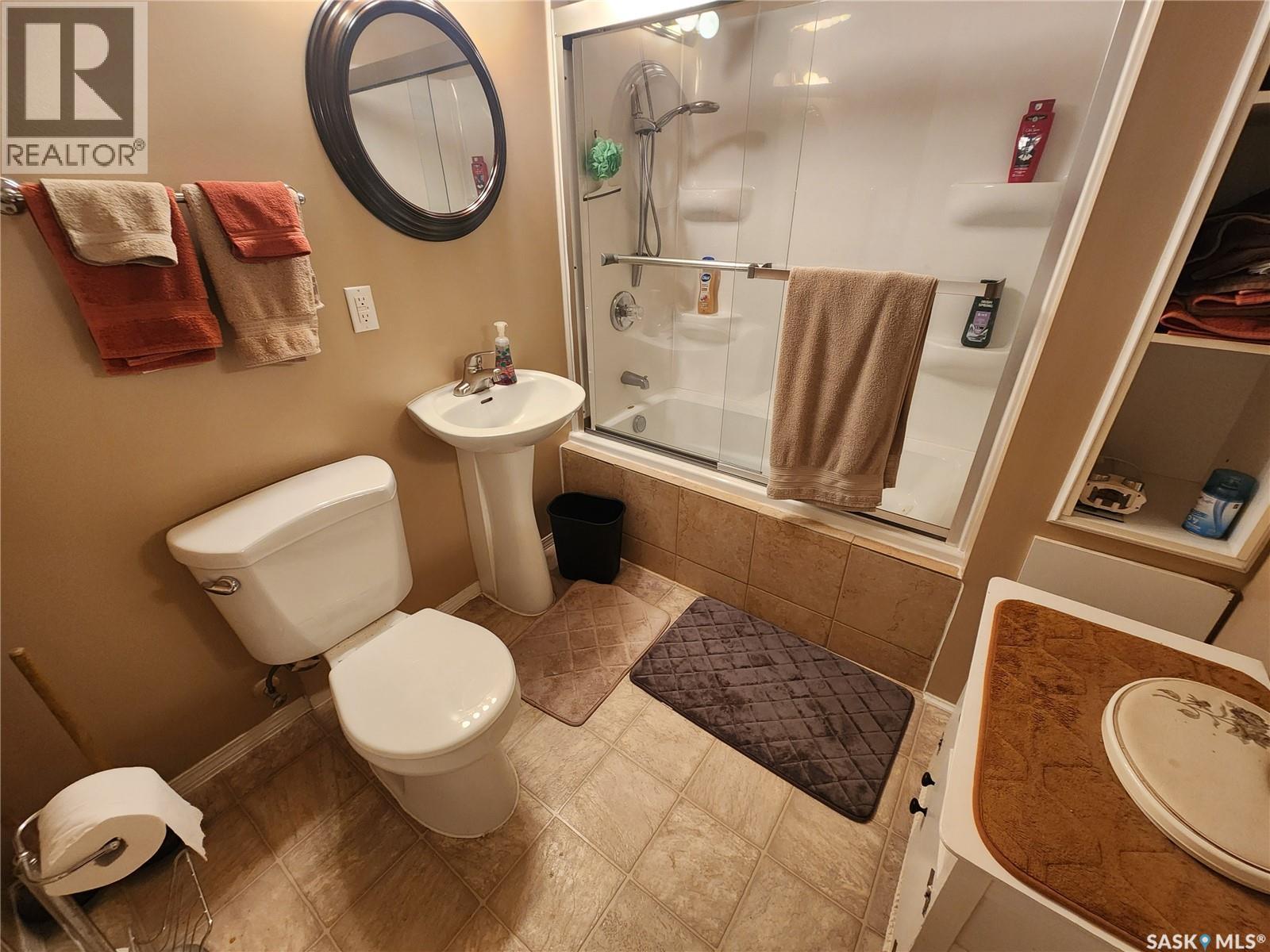 808 Assiniboia Avenue, Stoughton, SK - Indoor Photo Showing Bathroom