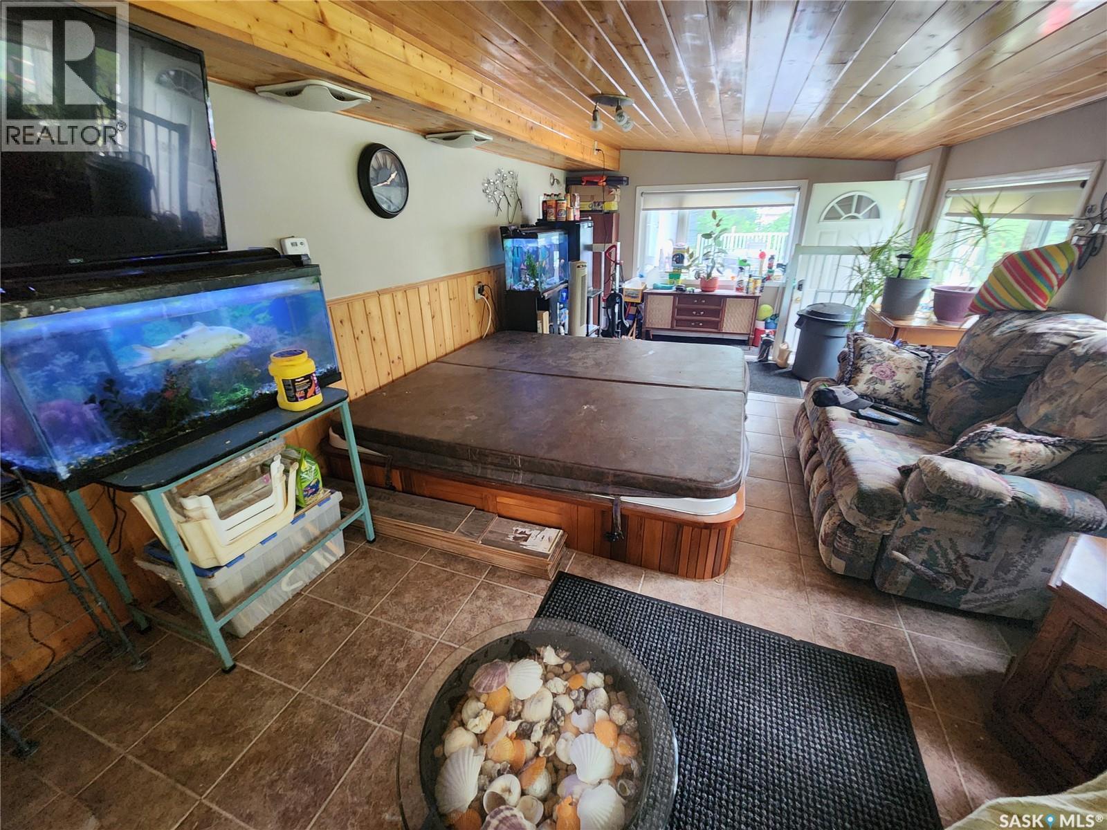 808 Assiniboia Avenue, Stoughton, SK - Indoor