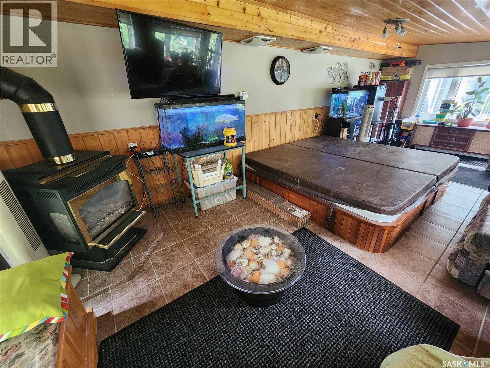 808 Assiniboia Avenue, Stoughton, SK - Indoor With Fireplace