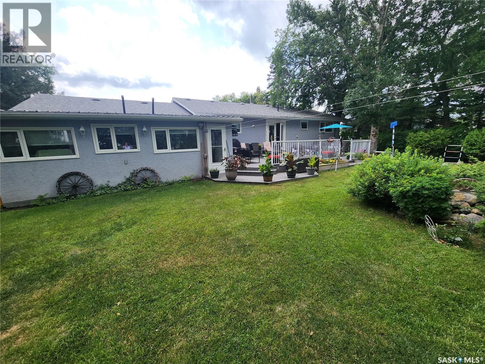 808 Assiniboia Avenue, Stoughton, SK - Outdoor With Deck Patio Veranda