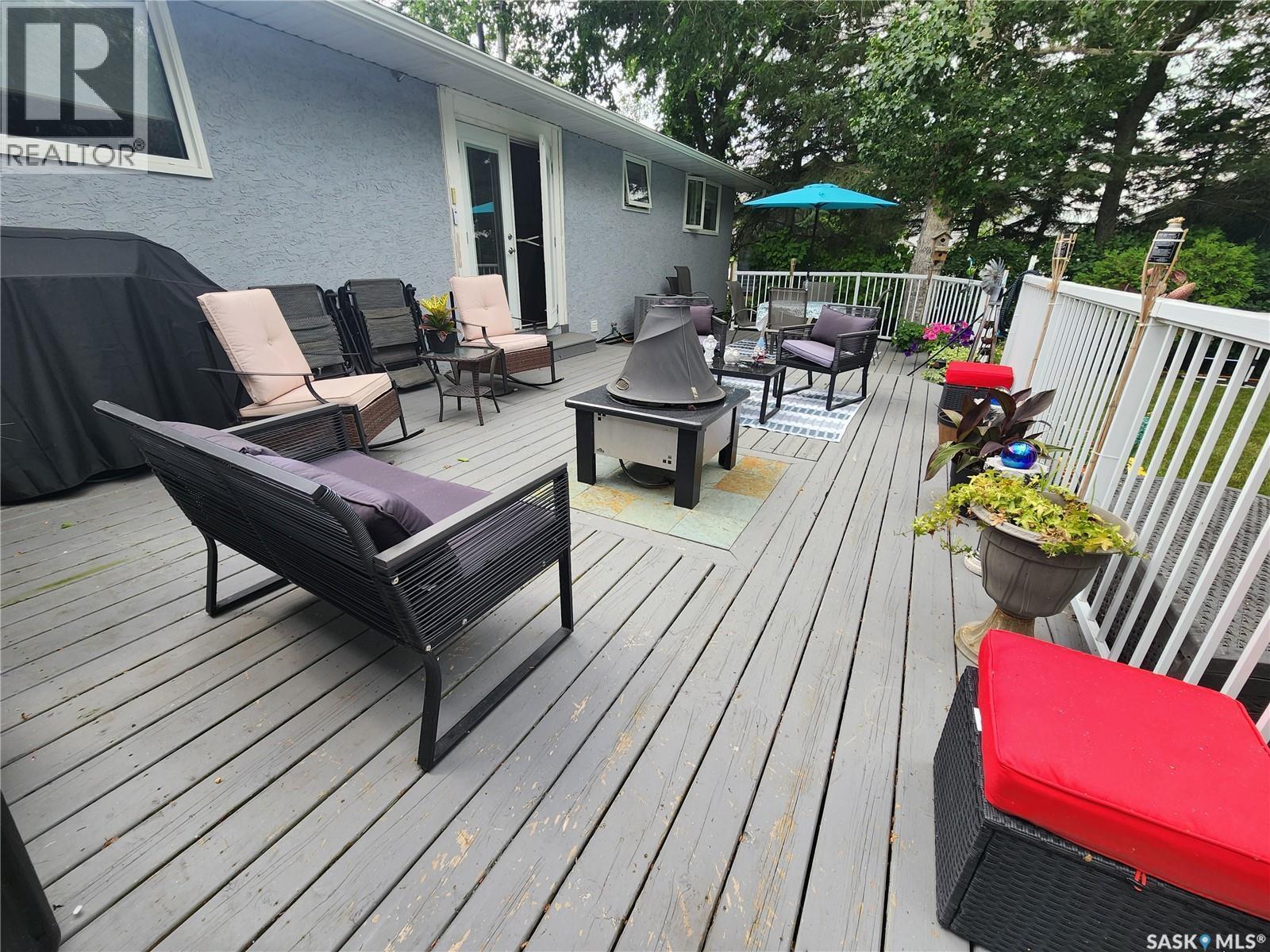 808 Assiniboia Avenue, Stoughton, SK - Outdoor With Deck Patio Veranda With Exterior