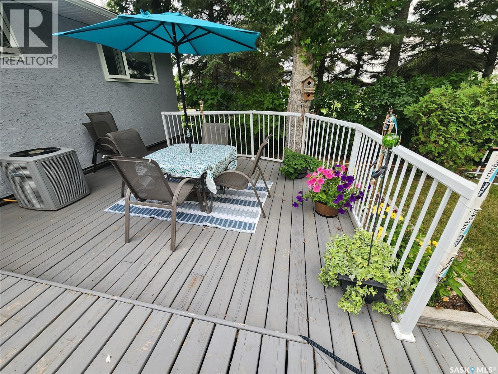 808 Assiniboia Avenue, Stoughton, SK - Outdoor With Deck Patio Veranda