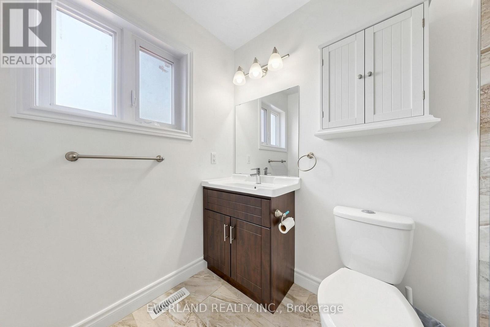 5588 Highbank Road, Mississauga, ON - Indoor Photo Showing Bathroom