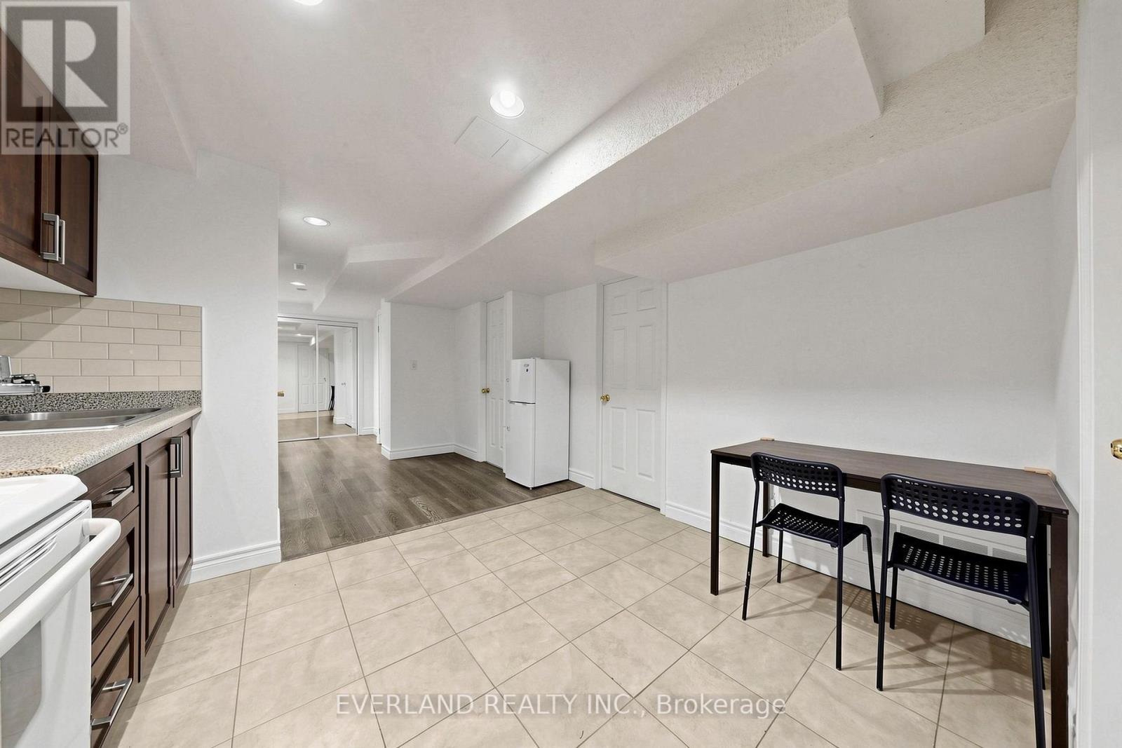 5588 Highbank Road, Mississauga, ON - Indoor Photo Showing Kitchen