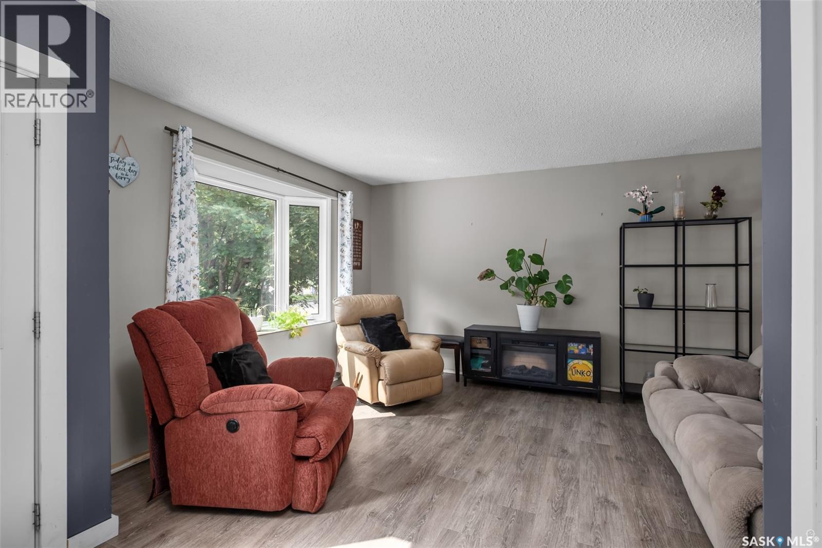 209 Macdowall Crescent, Prince Albert, SK - Indoor Photo Showing Living Room