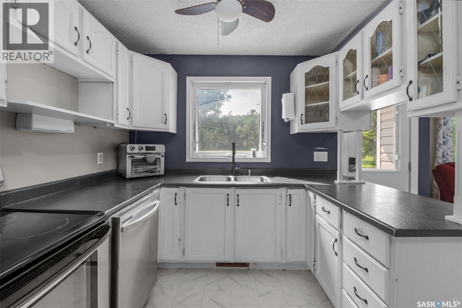 209 Macdowall Crescent, Prince Albert, SK - Indoor Photo Showing Kitchen With Double Sink