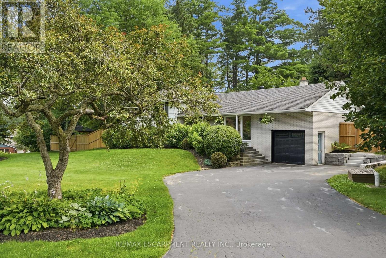 2 Jameson Drive, Hamilton, ON - Outdoor