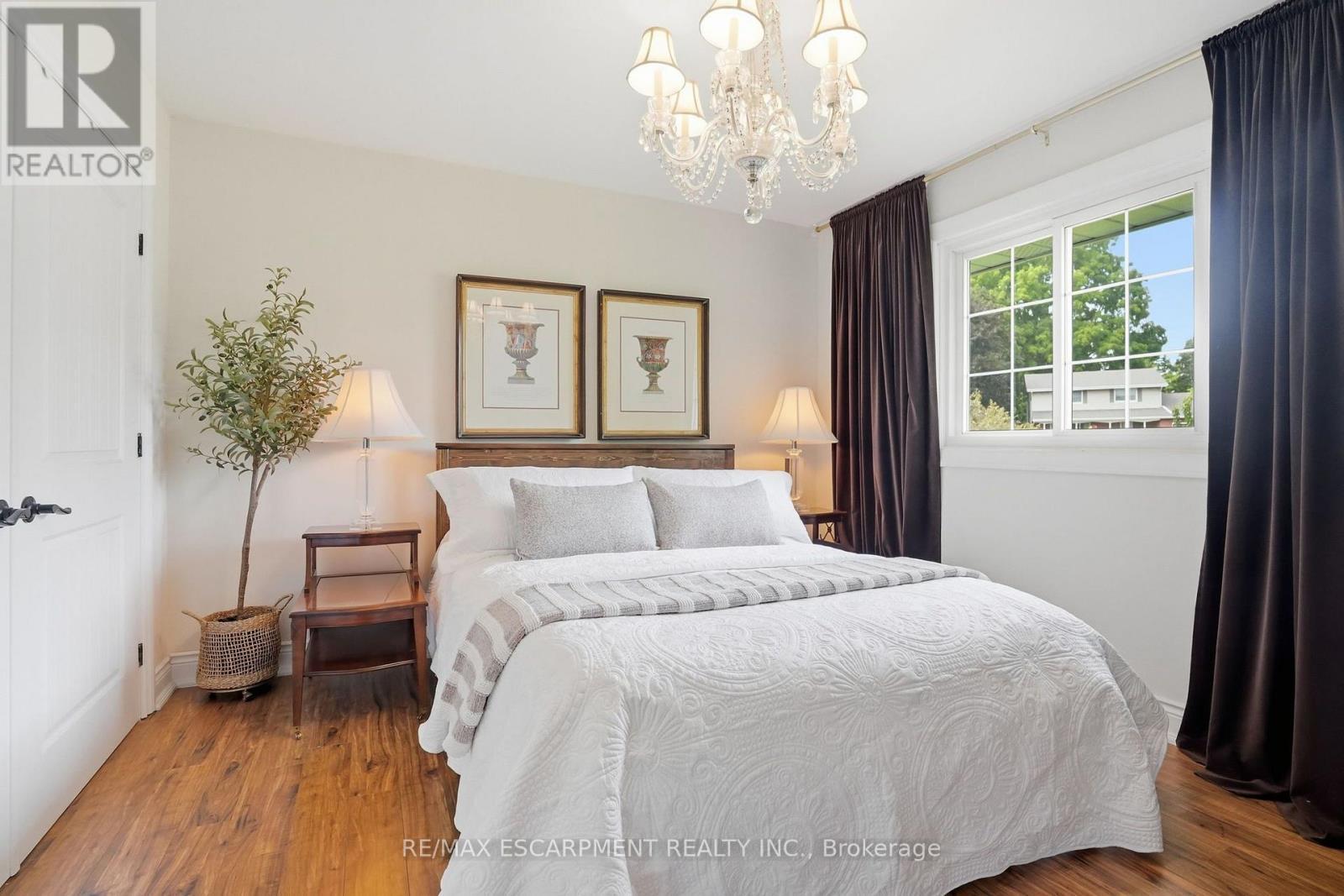 2 Jameson Drive, Hamilton, ON - Indoor Photo Showing Bedroom