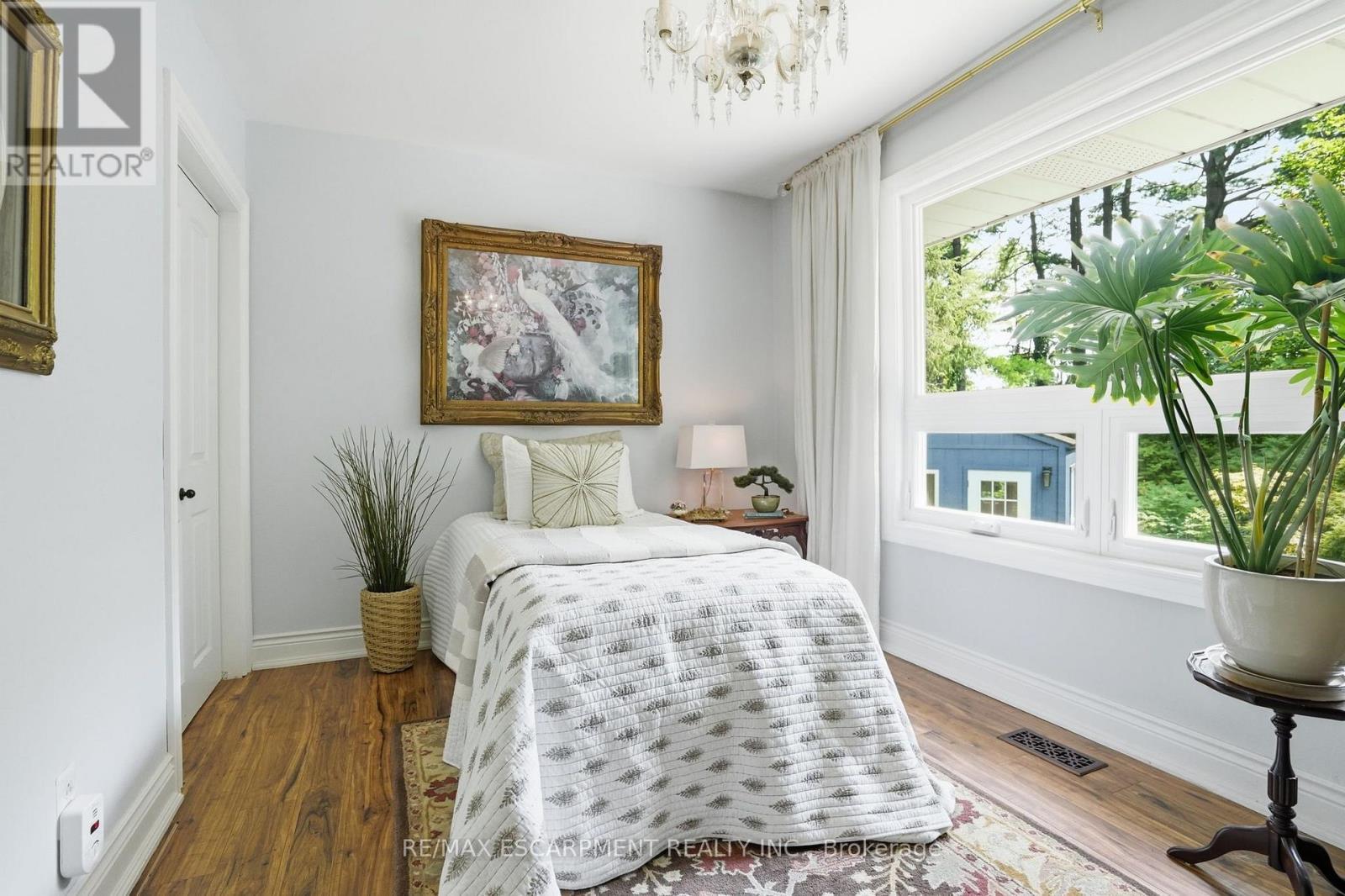 2 Jameson Drive, Hamilton, ON - Indoor Photo Showing Bedroom