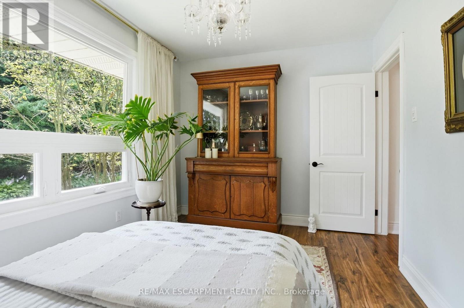 2 Jameson Drive, Hamilton, ON - Indoor Photo Showing Bedroom