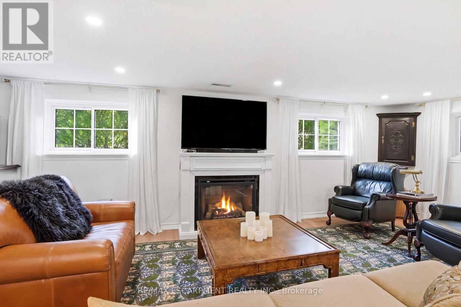 2 Jameson Drive, Hamilton, ON - Indoor Photo Showing Living Room With Fireplace