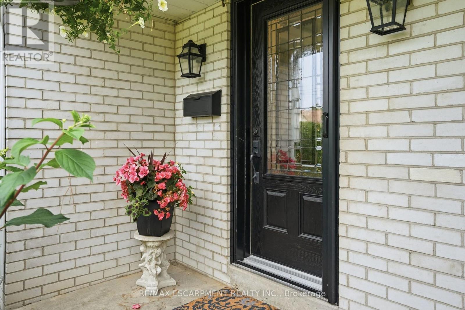 2 Jameson Drive, Hamilton, ON - Outdoor With Exterior