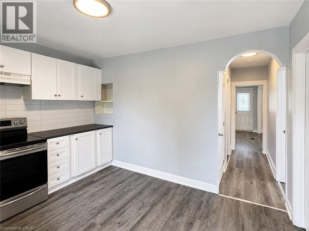 250 Weir Street N, Hamilton, ON - Indoor Photo Showing Kitchen