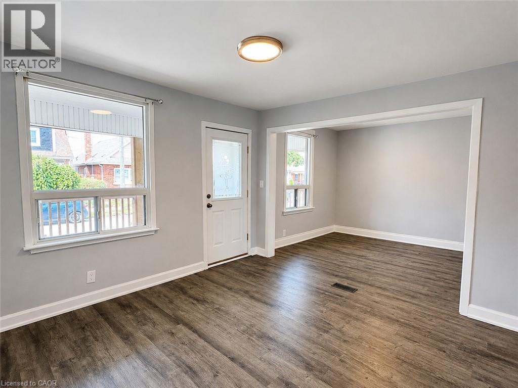 250 Weir Street N, Hamilton, ON - Indoor Photo Showing Other Room