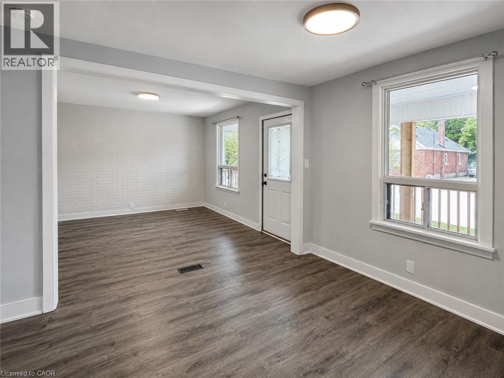 250 Weir Street N, Hamilton, ON - Indoor Photo Showing Other Room