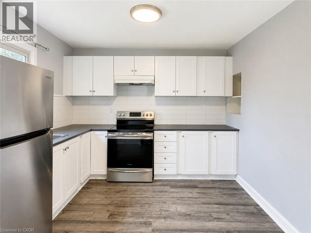 250 Weir Street N, Hamilton, ON - Indoor Photo Showing Kitchen