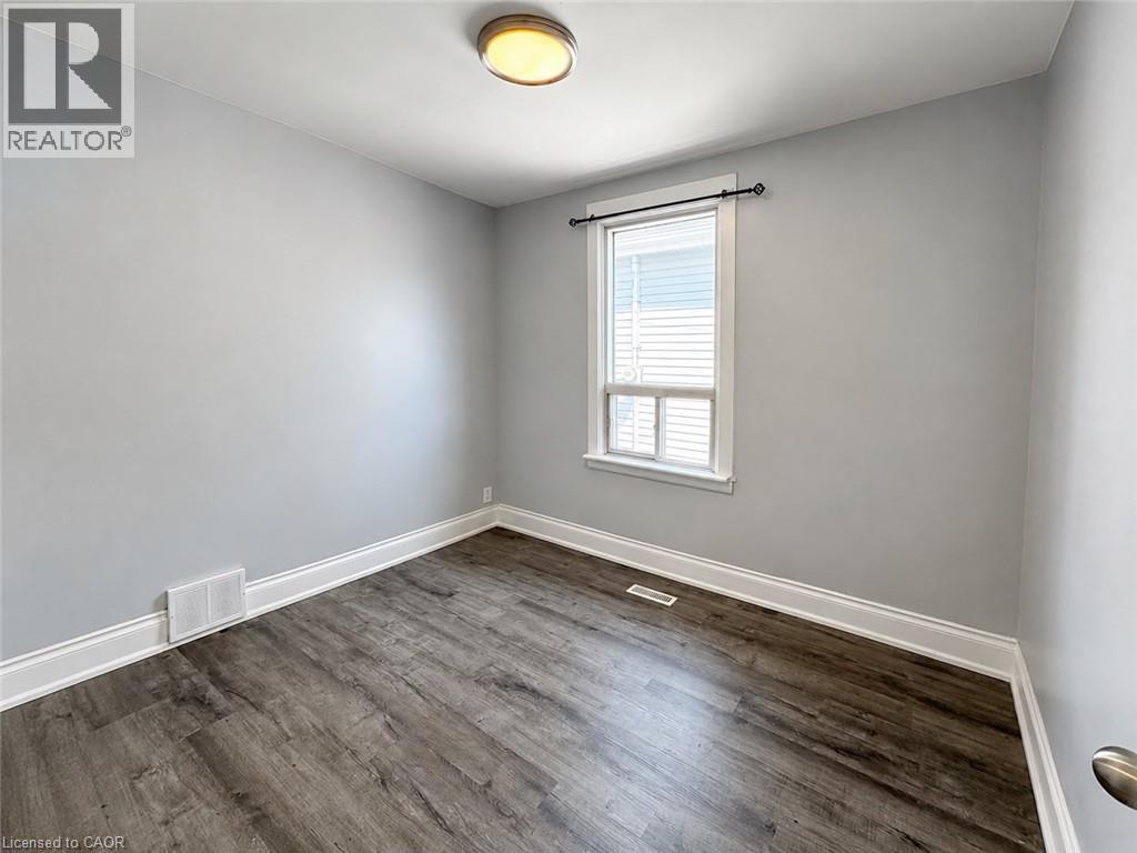 250 Weir Street N, Hamilton, ON - Indoor Photo Showing Other Room