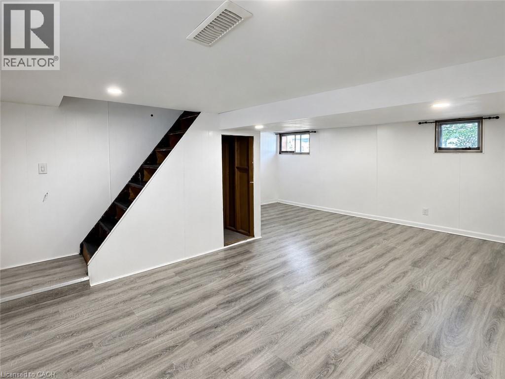 250 Weir Street N, Hamilton, ON - Indoor Photo Showing Other Room