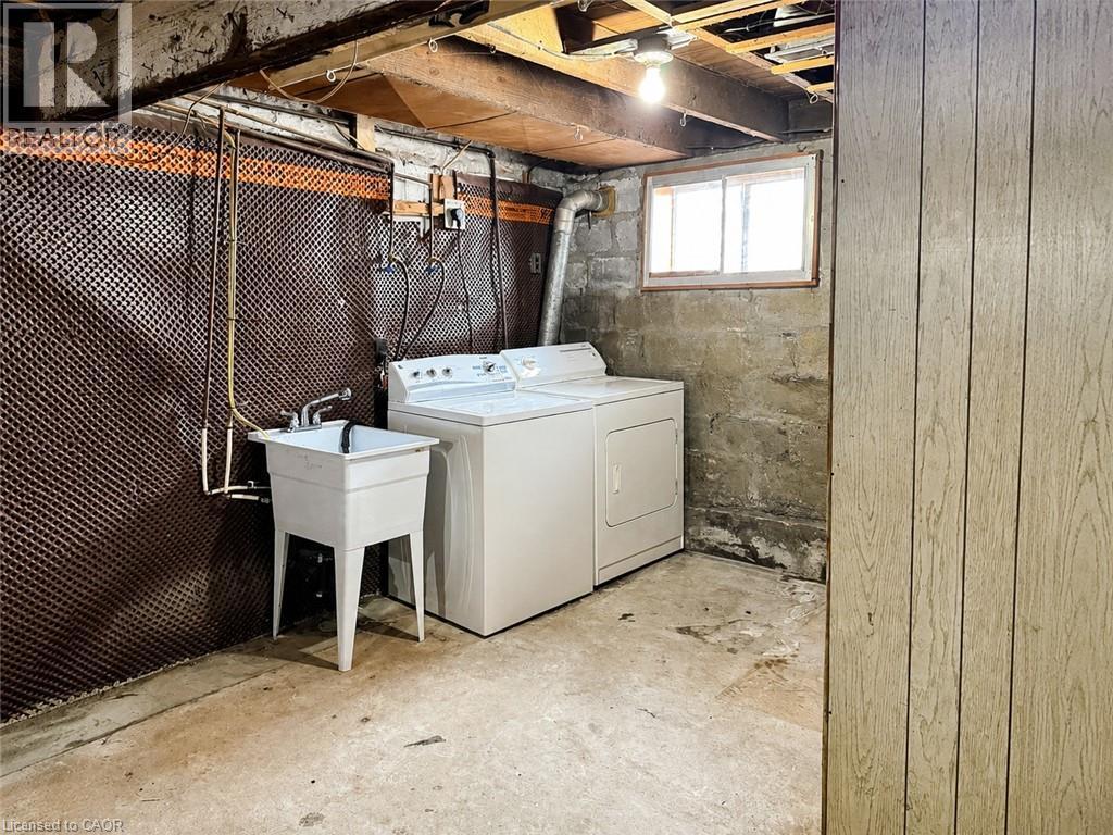 250 Weir Street N, Hamilton, ON - Indoor Photo Showing Laundry Room