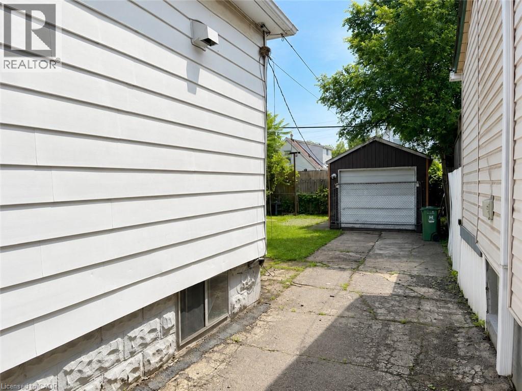 250 Weir Street N, Hamilton, ON - Outdoor With Exterior
