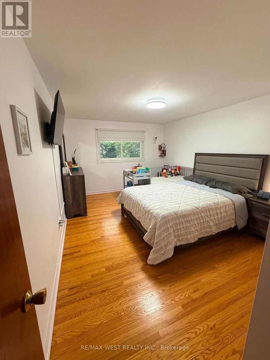1254 Treeland Street, Burlington, ON - Indoor Photo Showing Bedroom