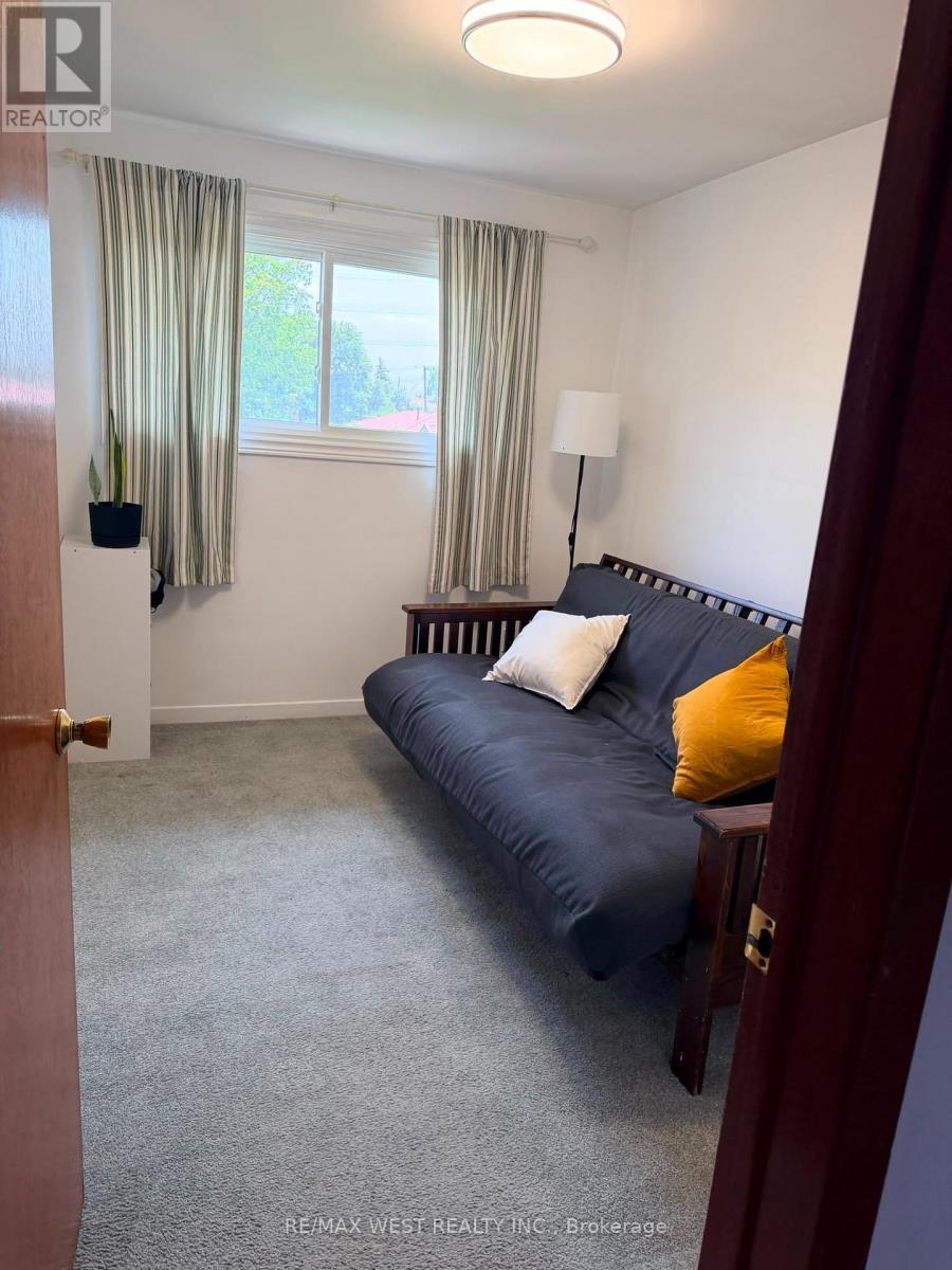 1254 Treeland Street, Burlington, ON - Indoor Photo Showing Bedroom