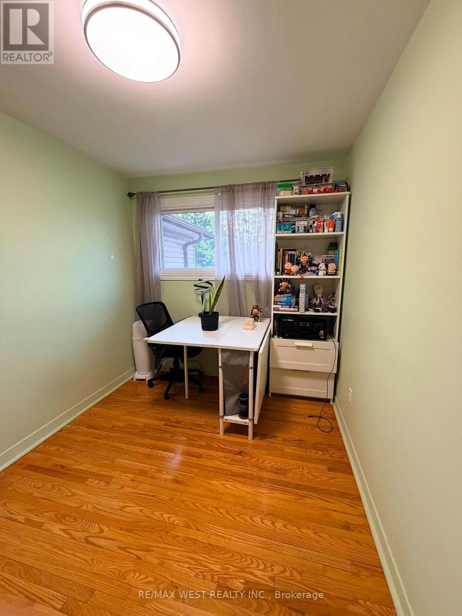 1254 Treeland Street, Burlington, ON - Indoor
