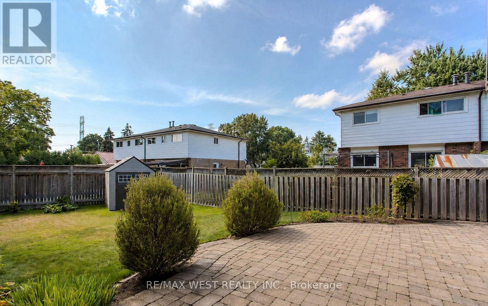 1254 Treeland Street, Burlington, ON - Outdoor