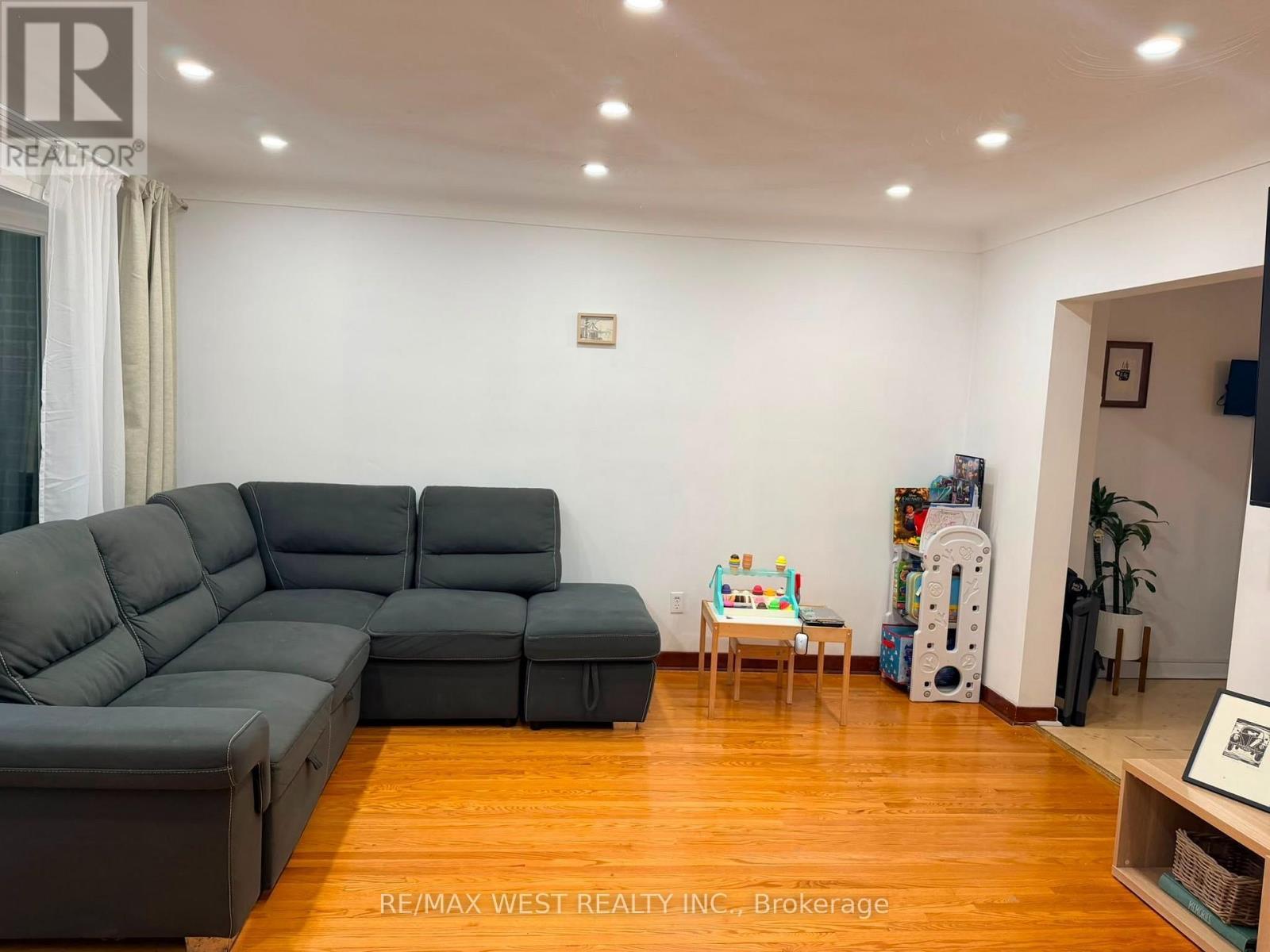 1254 Treeland Street, Burlington, ON - Indoor Photo Showing Other Room
