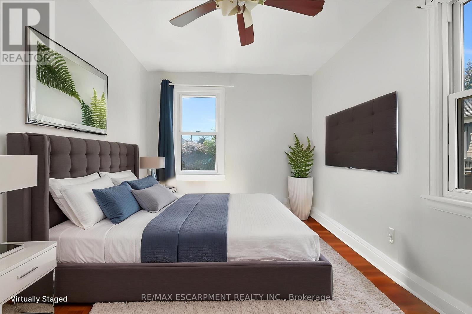 128 East 39Th Street, Hamilton, ON - Indoor Photo Showing Bedroom