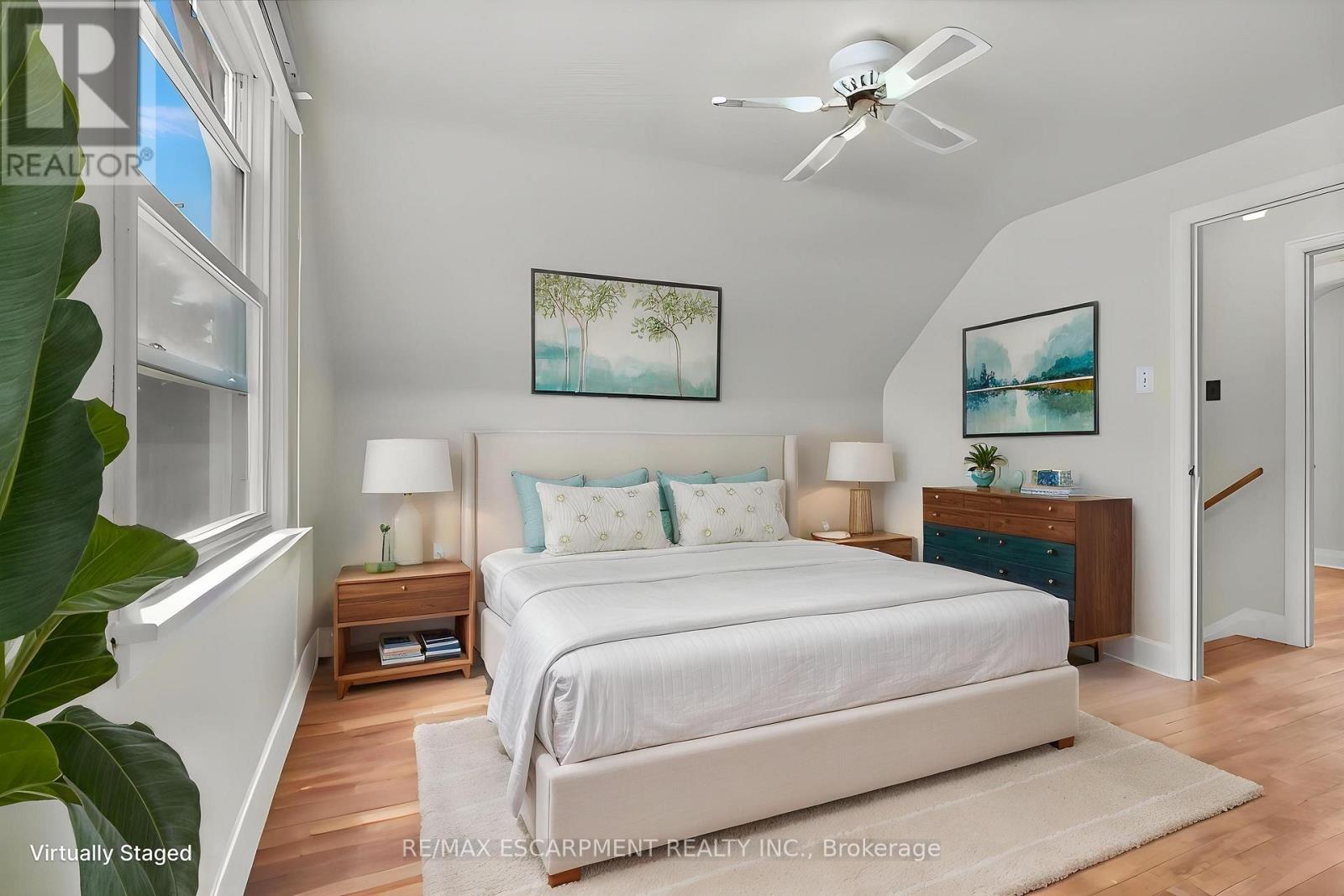 128 East 39Th Street, Hamilton, ON - Indoor Photo Showing Bedroom