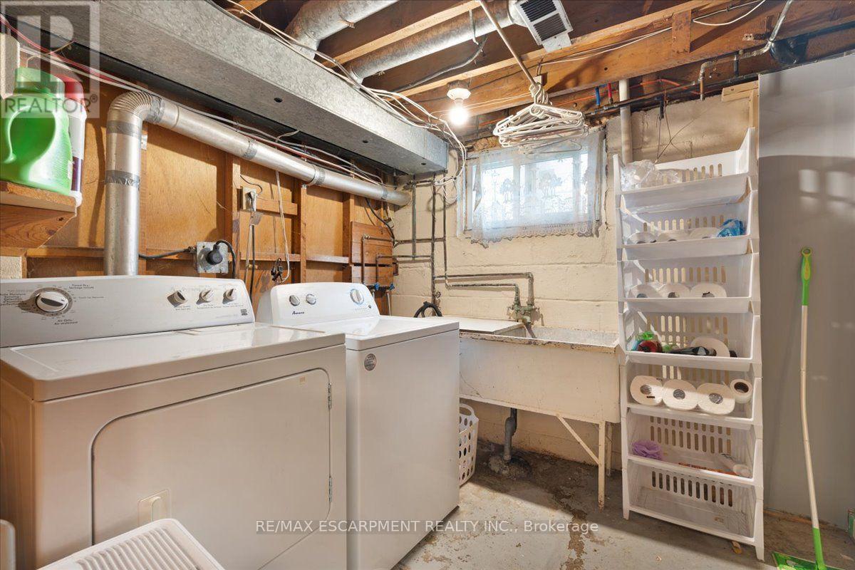 128 East 39Th Street, Hamilton, ON - Indoor Photo Showing Laundry Room