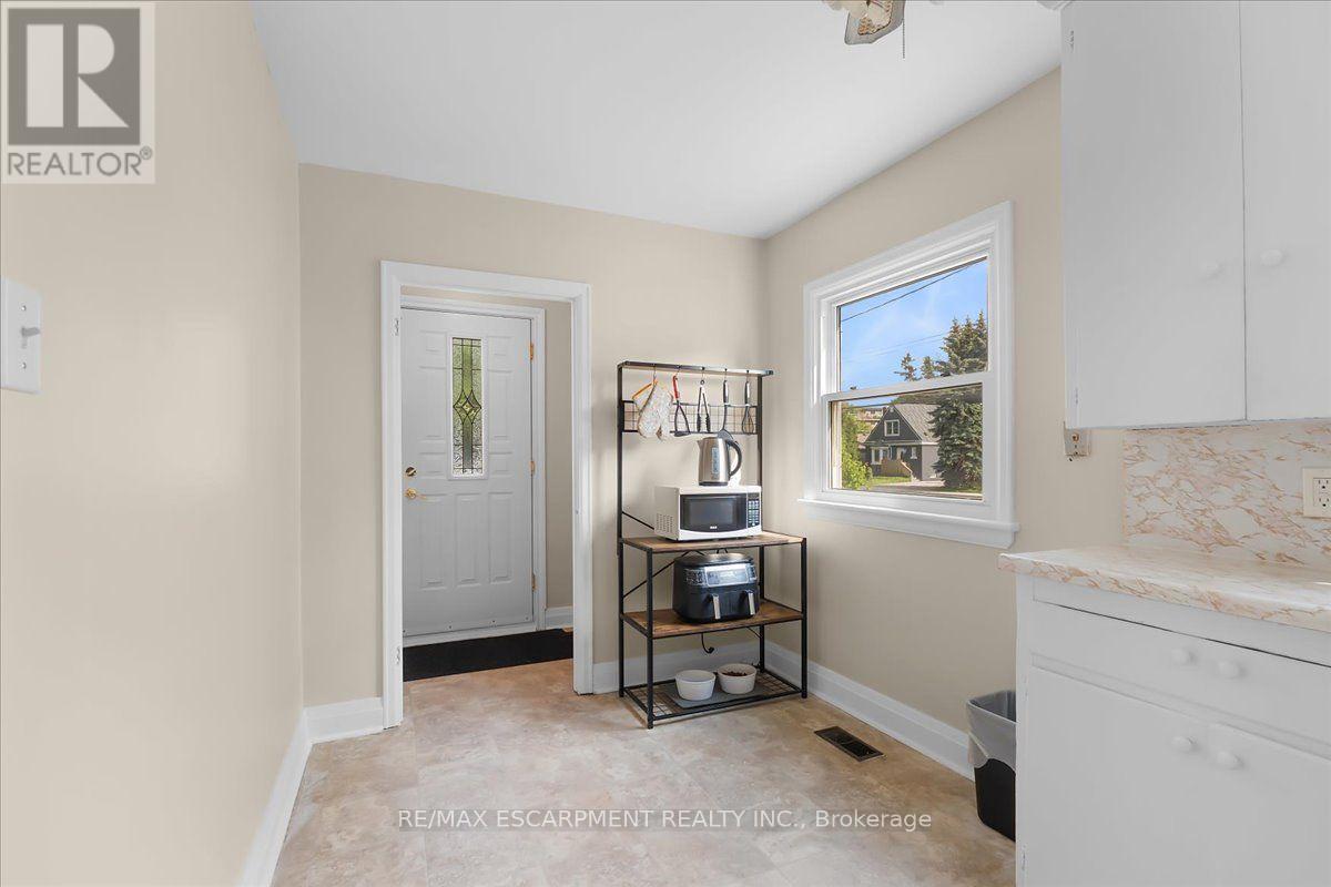 128 East 39Th Street, Hamilton, ON - Indoor