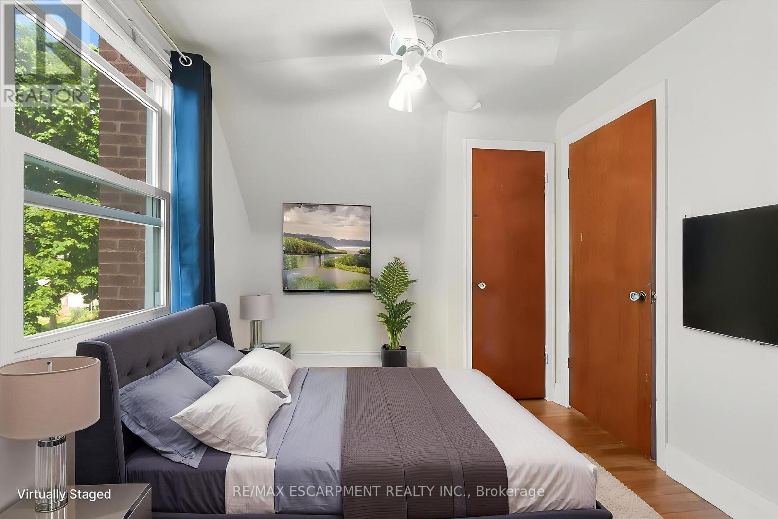 128 East 39Th Street, Hamilton, ON - Indoor Photo Showing Bedroom