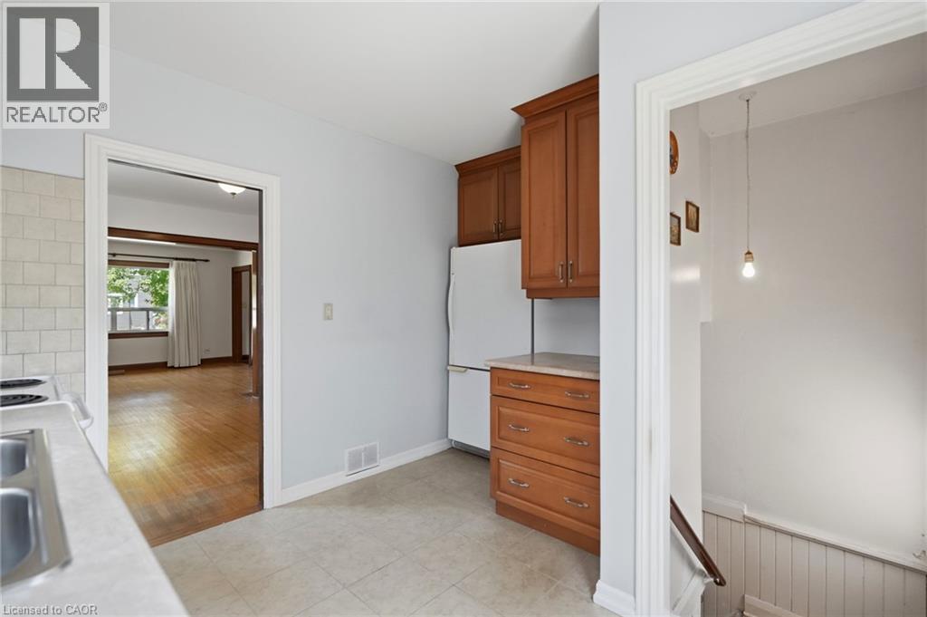 188 Troy Street, Mississauga, ON - Indoor Photo Showing Kitchen