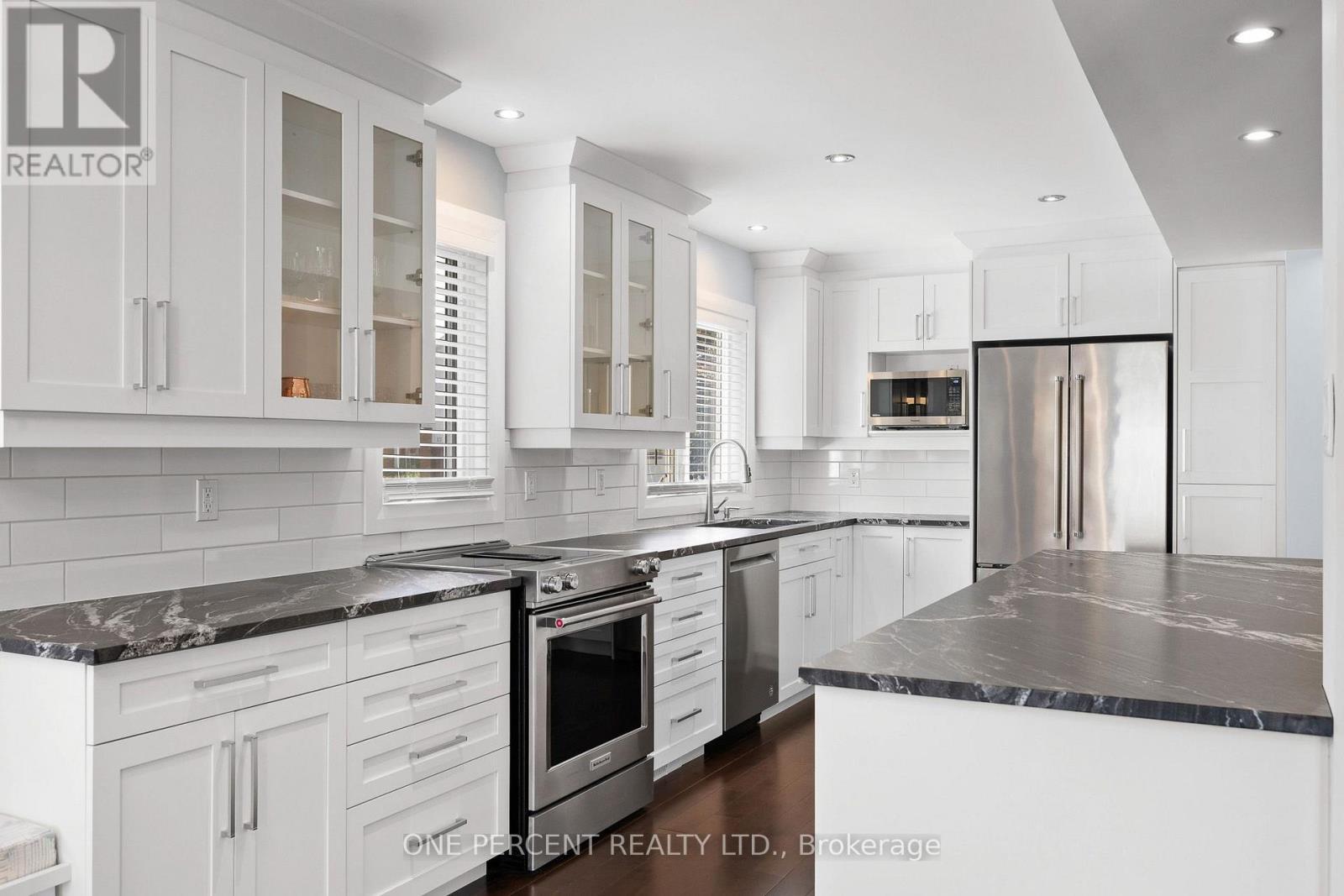 Kitchen - 8 Rastila Crescent, Ottawa, ON - Indoor Photo Showing Kitchen With Stainless Steel Kitchen With Upgraded Kitchen