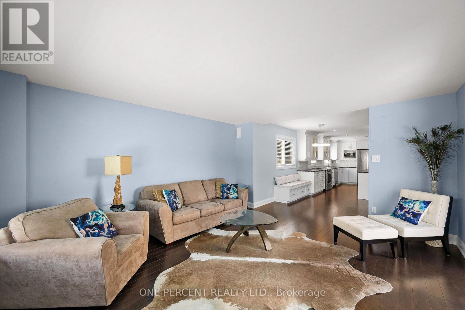 Living Room - 8 Rastila Crescent, Ottawa, ON - Indoor Photo Showing Living Room