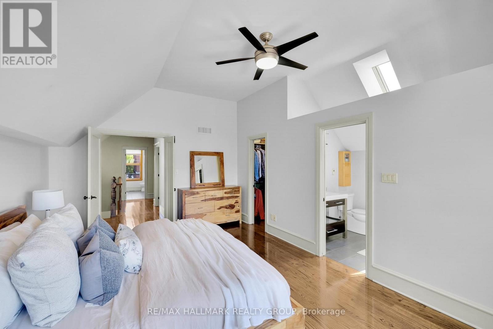 376 Winona Avenue, Ottawa, ON - Indoor Photo Showing Bedroom