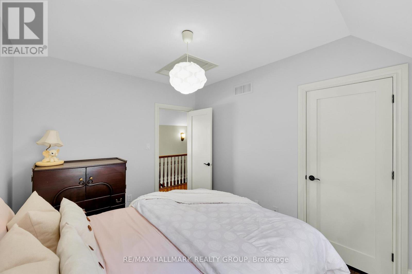 376 Winona Avenue, Ottawa, ON - Indoor Photo Showing Bedroom