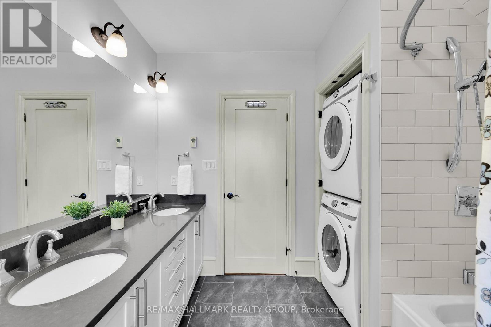 376 Winona Avenue, Ottawa, ON - Indoor Photo Showing Laundry Room