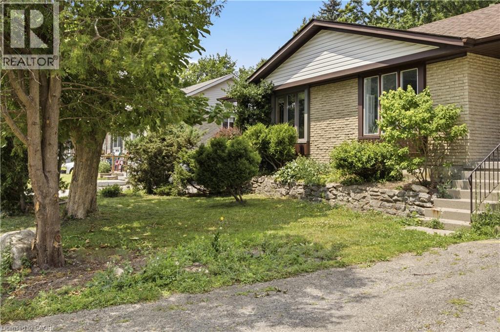 90 Halifax Drive, Kitchener, ON - Outdoor