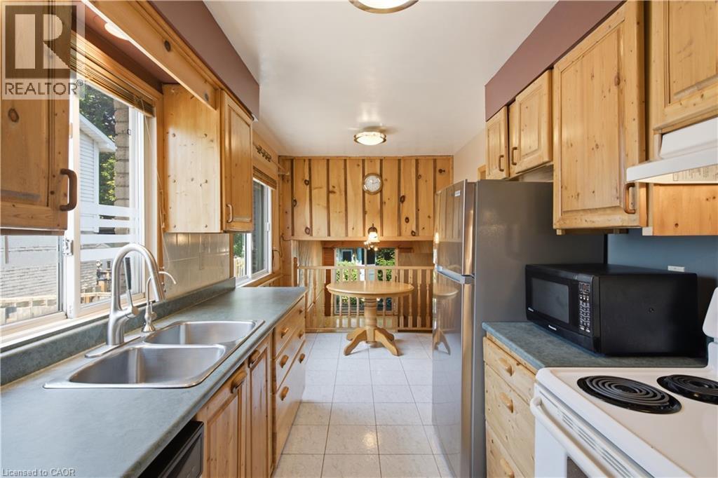 90 Halifax Drive, Kitchener, ON - Indoor Photo Showing Kitchen With Double Sink