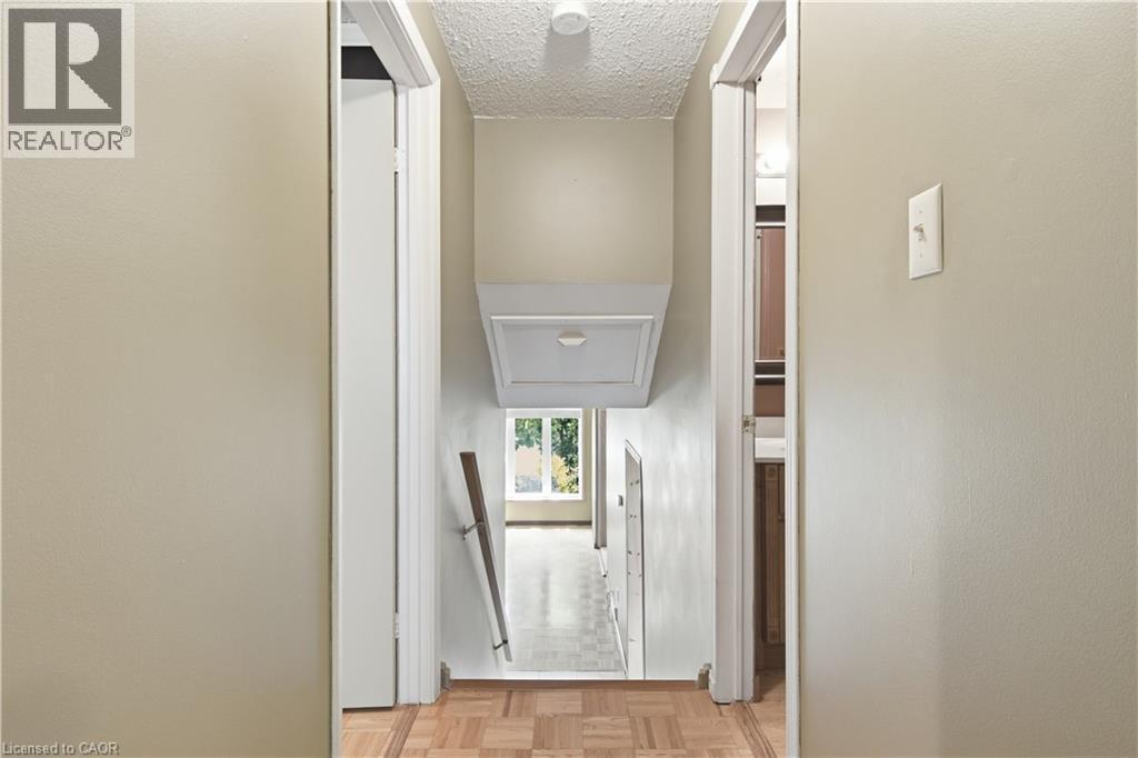 90 Halifax Drive, Kitchener, ON - Indoor