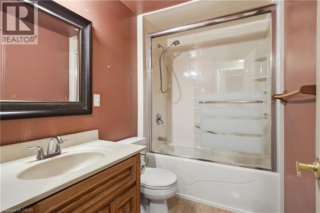 90 Halifax Drive, Kitchener, ON - Indoor Photo Showing Bathroom
