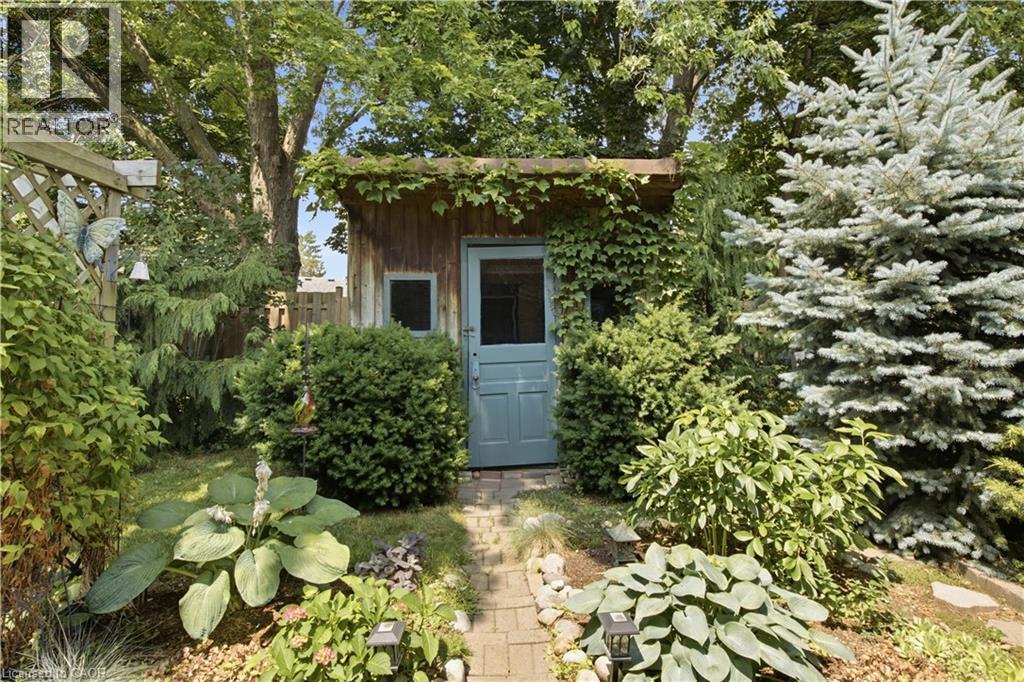 90 Halifax Drive, Kitchener, ON - Outdoor